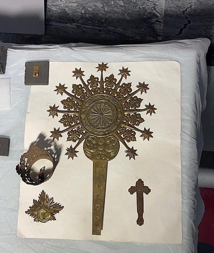 Imagen secundaria 2 - Proceso de restauración de la talla de la Virgen de los Desamparados de la Casa Forestal de El Saler.