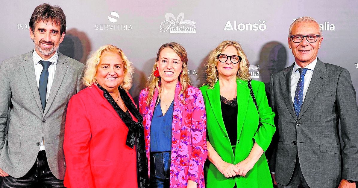 José Luis Moreno, concejal de Cultura; María José Ferrer Sansegundo, teniente de alcalde; Julia Climent, concejala de Recursos Humanos; Ana Ortells, directora de Cacsa, y Santiago Ballester, concejal de Fallas.