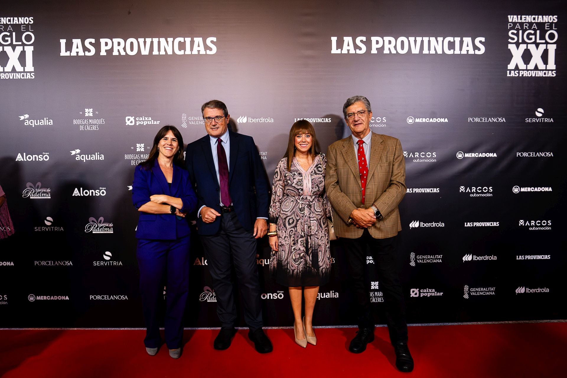 Alba Camañas y Lucía Martínez, de comunicación de Grupo Alonso, junto a Pau Pérez Rico, director regional de comunicación de El Corte Inglés y Vicent Palasí