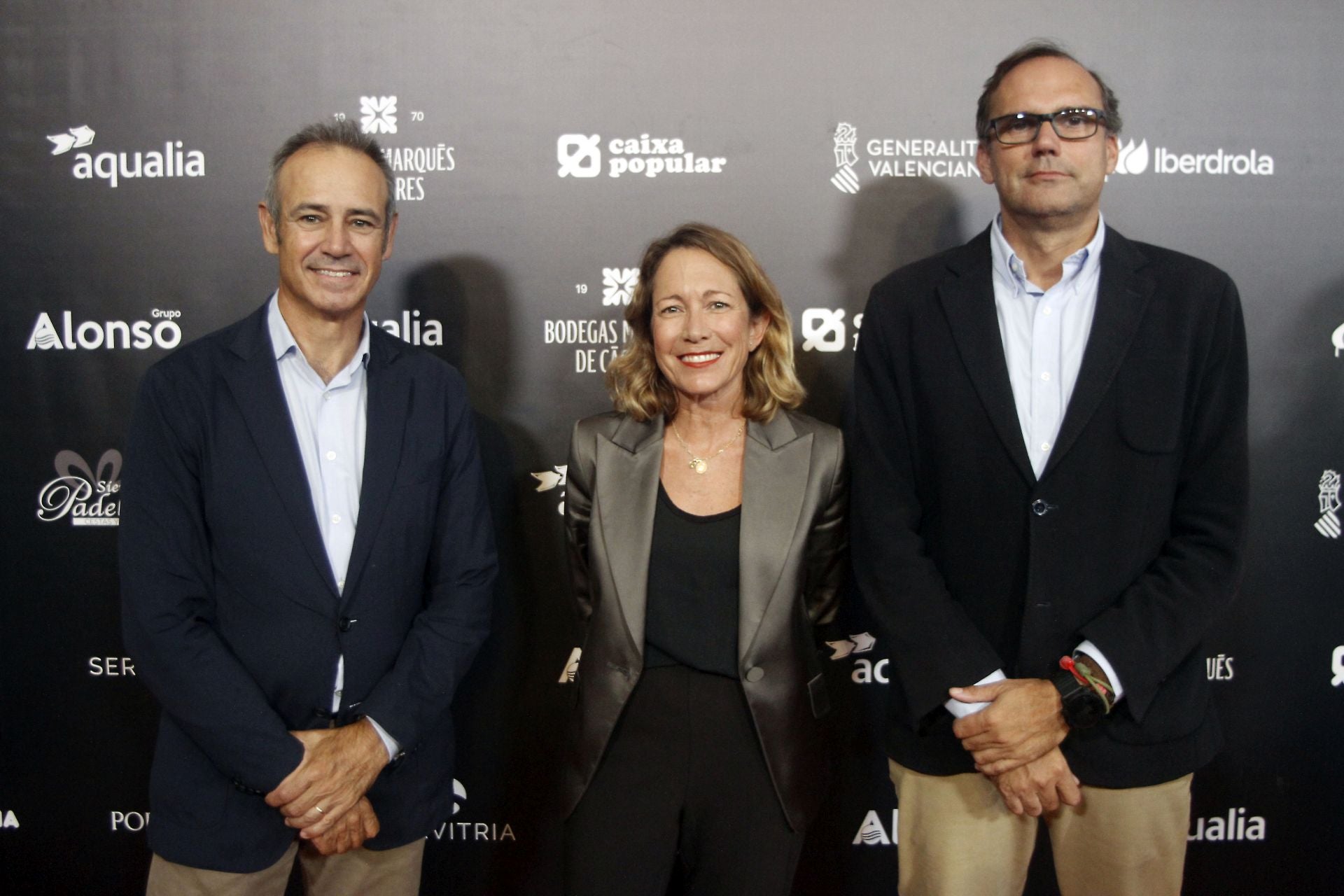 El consejero delegado de Global Omnium, Dionisio García, junto a Nuria Romeral, responsable de comunicación, y Vicente Fajardo, director general de la empresa