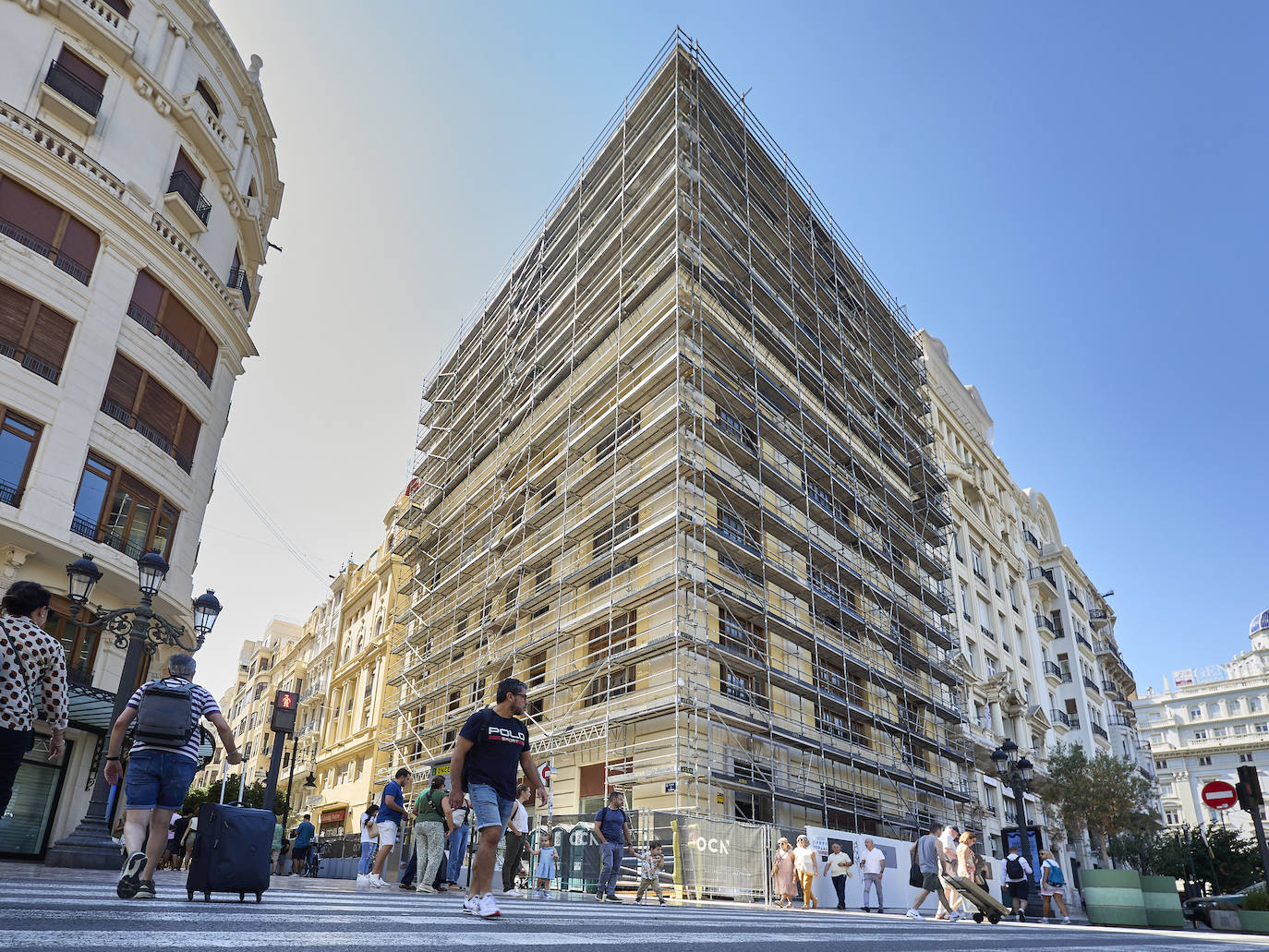 Valencia da luz verde a 25 nuevos hoteles frente a la avalancha de apartamentos