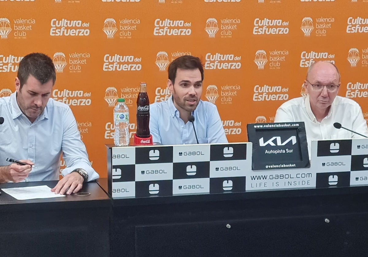 Luis Arbalejo, Enric Carbonell y Esteban Albert, durante la rueda de prensa.