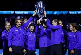 Alcaraz y el resto de compañeros celebran la Laver Cup.