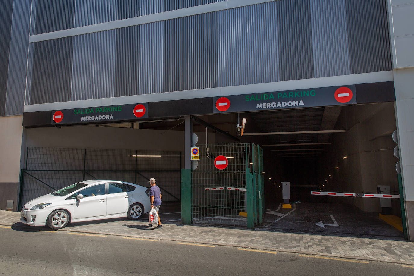 Mercadona aclara cuánto cuesta aparcar en el parking de sus supermercados y el límite de tiempo