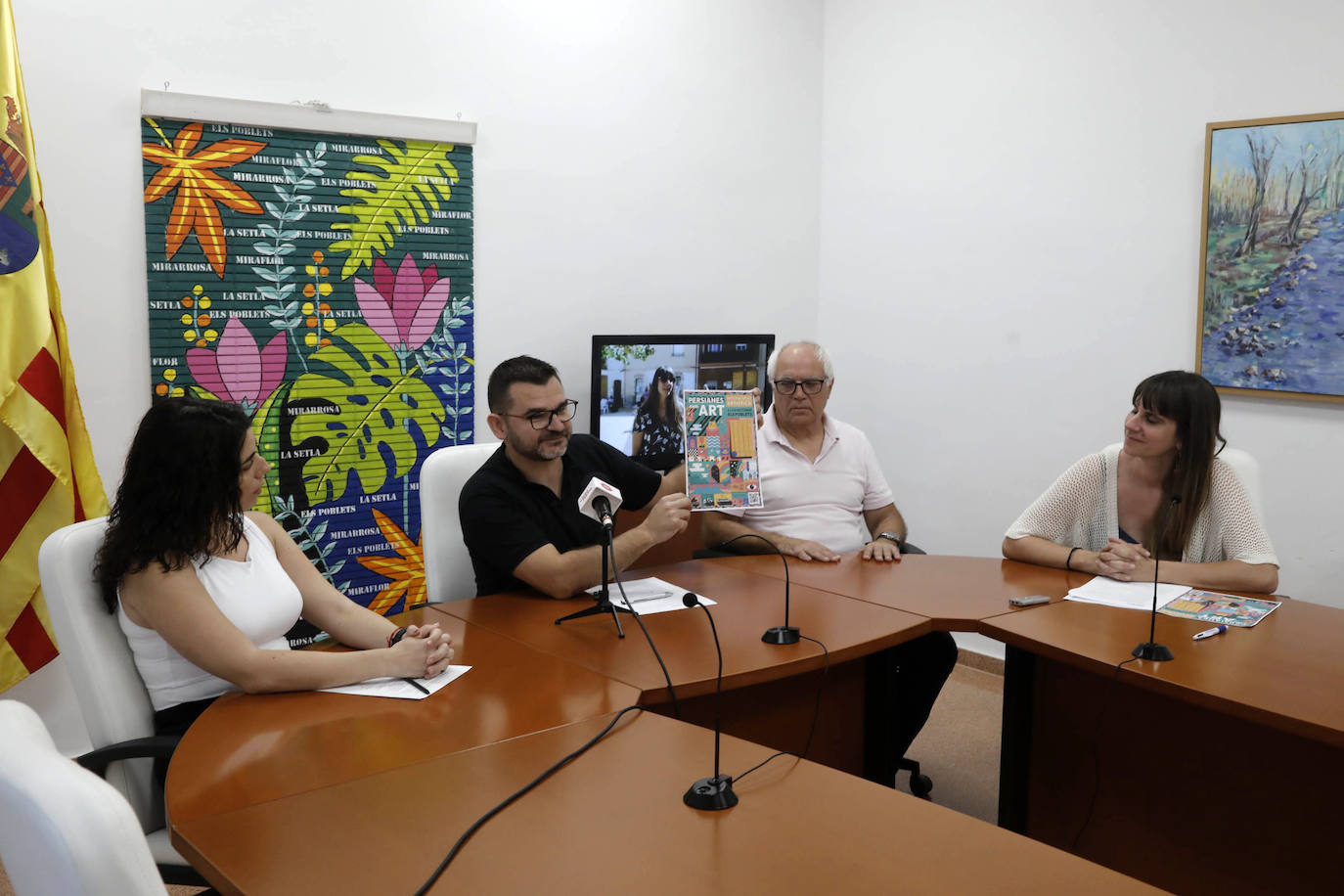 La presentación de la segunda edición de 'Persianes amb art'.