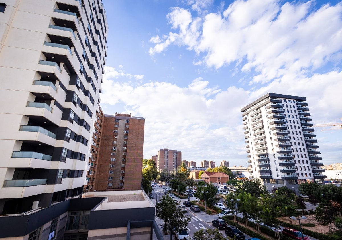 Bloques de vivienda nueva en la zona sur de Valencia.