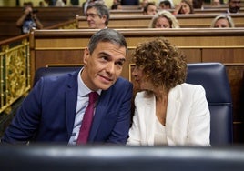 Pedro Sánchez y María Jesús Montero, en el Congreso.