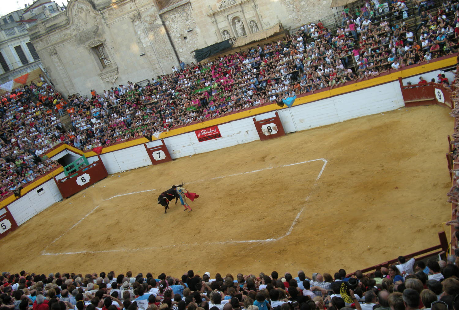 La plaza de toros de Algemesí, repleta durante un festejo en una imagen de archivo.