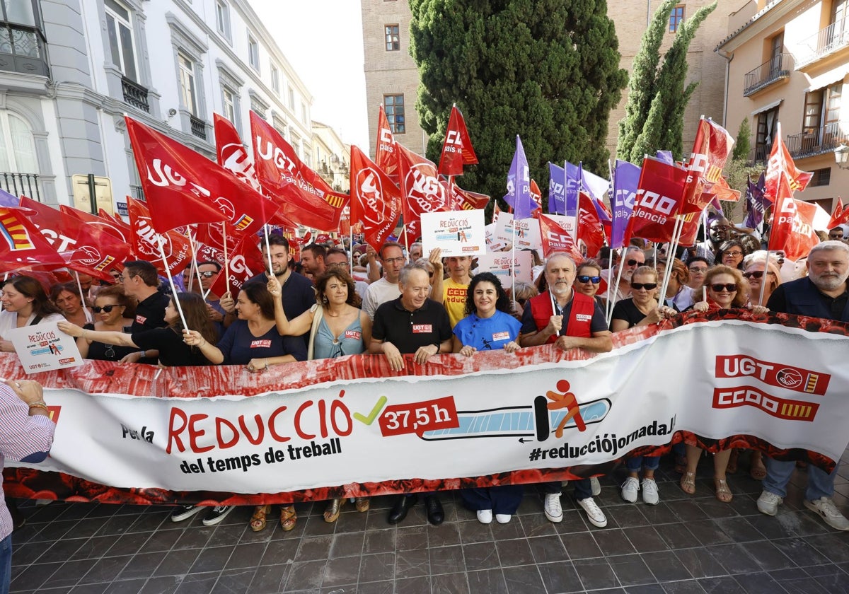 Ismael Sáez (UGT) y Ana García Alcolea (CC OO), en la protesta.