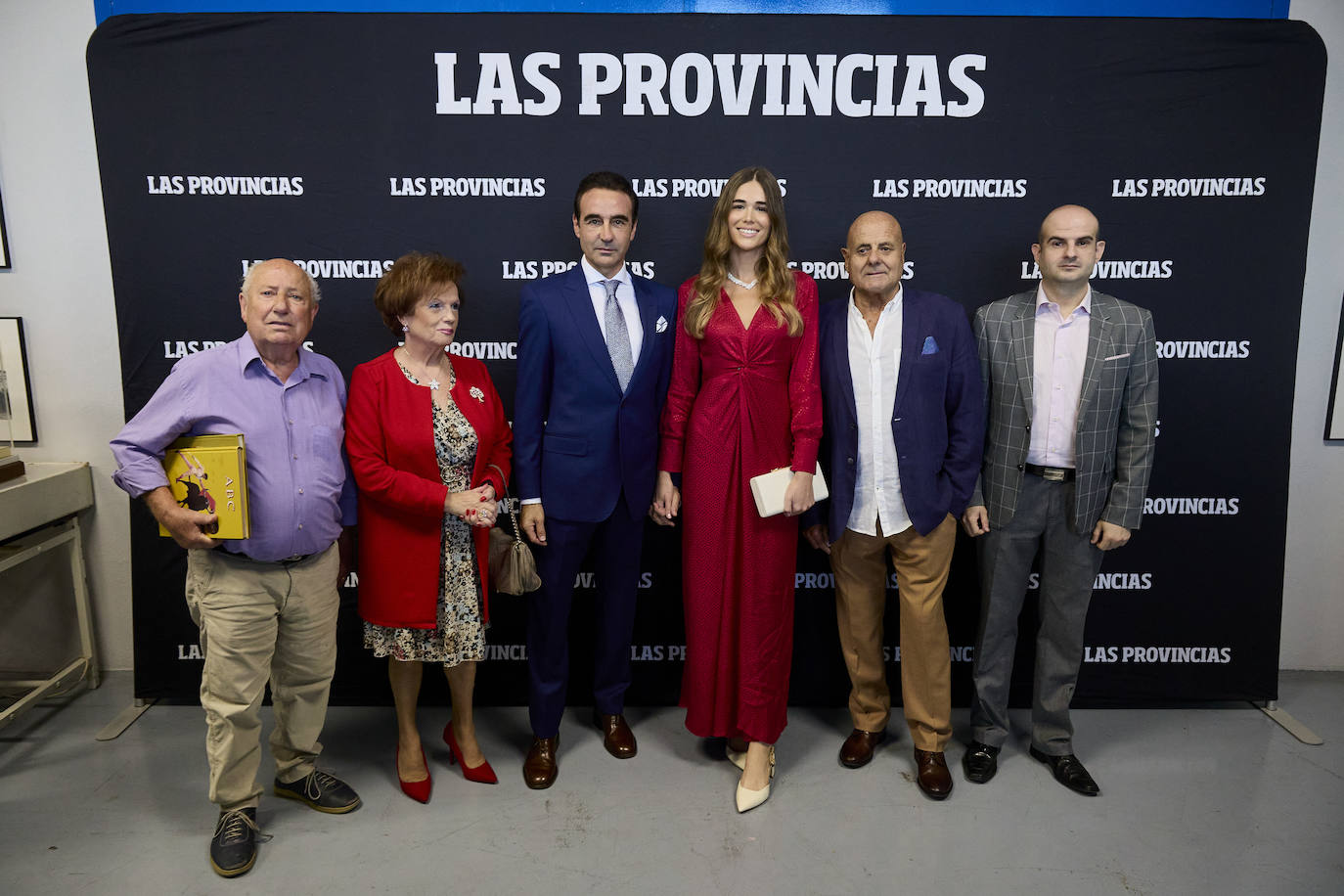 Amigos, familia y aficionados arropan a Enrique Ponce en LAS PROVINCIAS