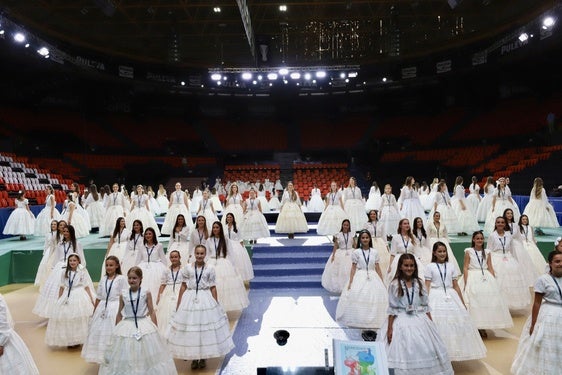 Ensayo general de las candidatas mayores e infantiles, en la Fonteta.