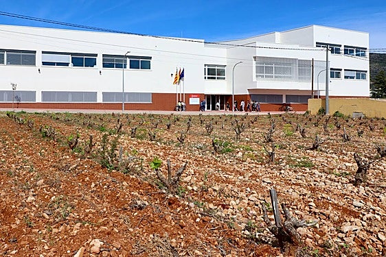 Xaló lleva a Educación ante los tribunales por no asumir la limpieza del instituto