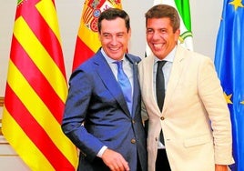 El presidente Carlos Mazón y su homólogo en Andalucía, Juan Manuel Moreno, en su reunión de ayer.