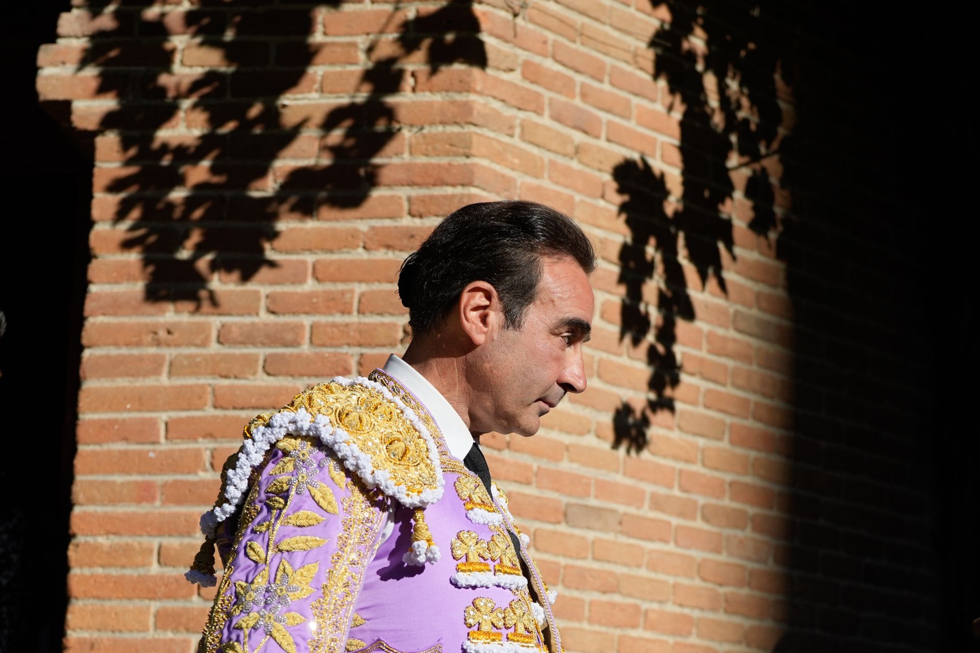 Enrique Ponce abre por quinta vez la puerta grande de Las Ventas