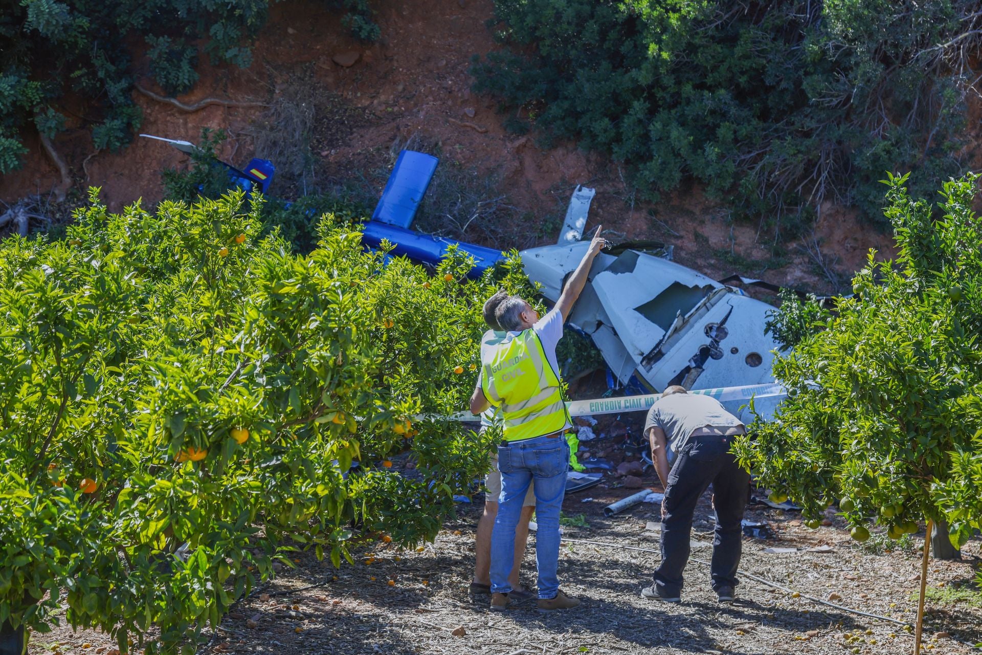 Tres muertos tras chocar un helicóptero con unos cables de alta tensión en el Monte Picayo