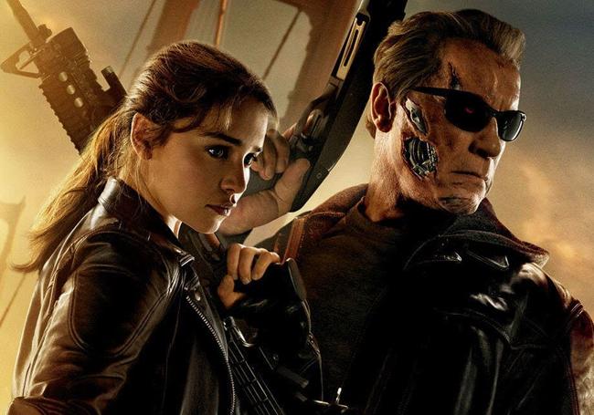 Emilia Clarke y Arnold Schwarzenegger.