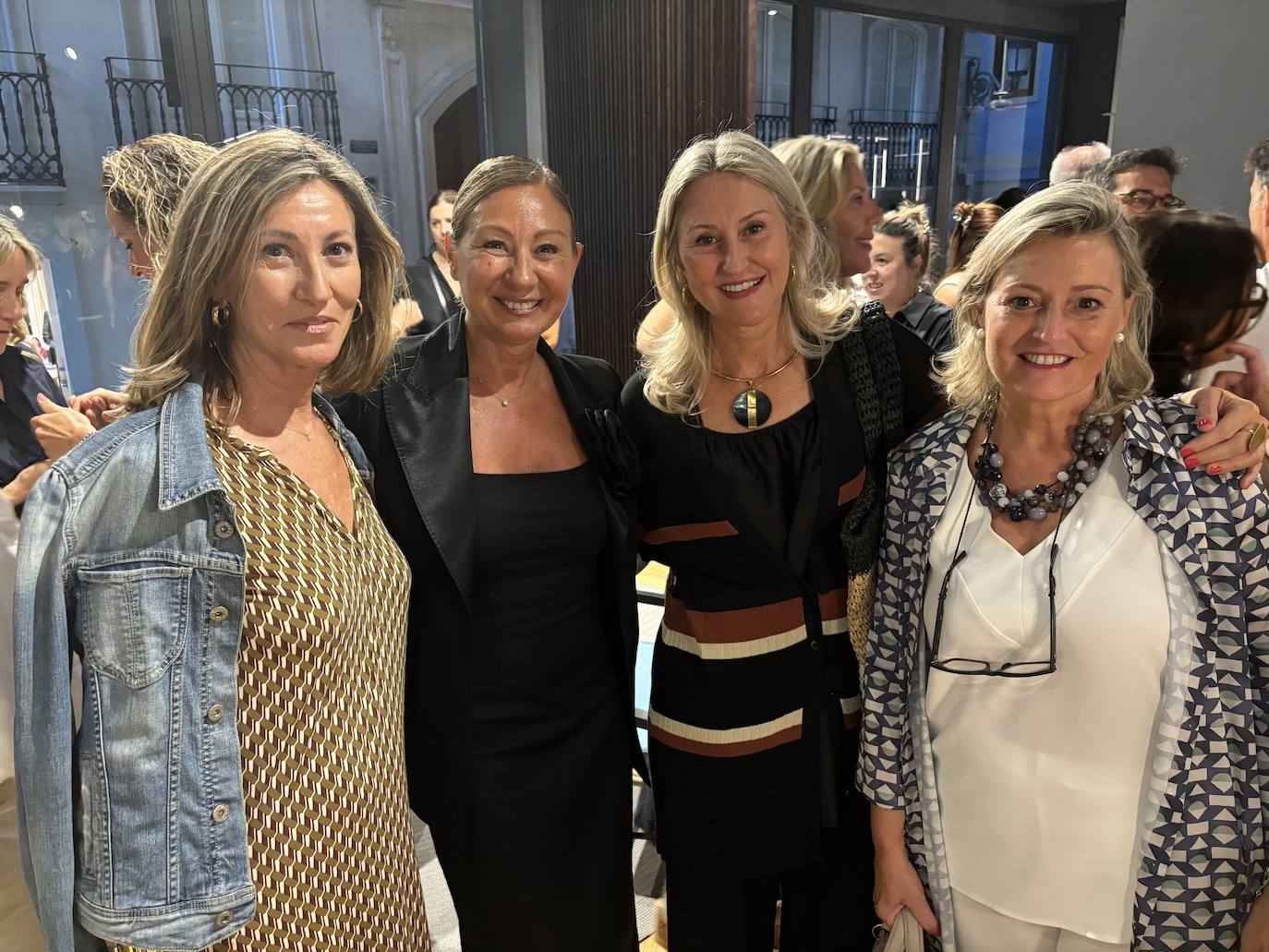 Amparo Martínez, Rosa García, María Martínez y Begoña Cabrera.