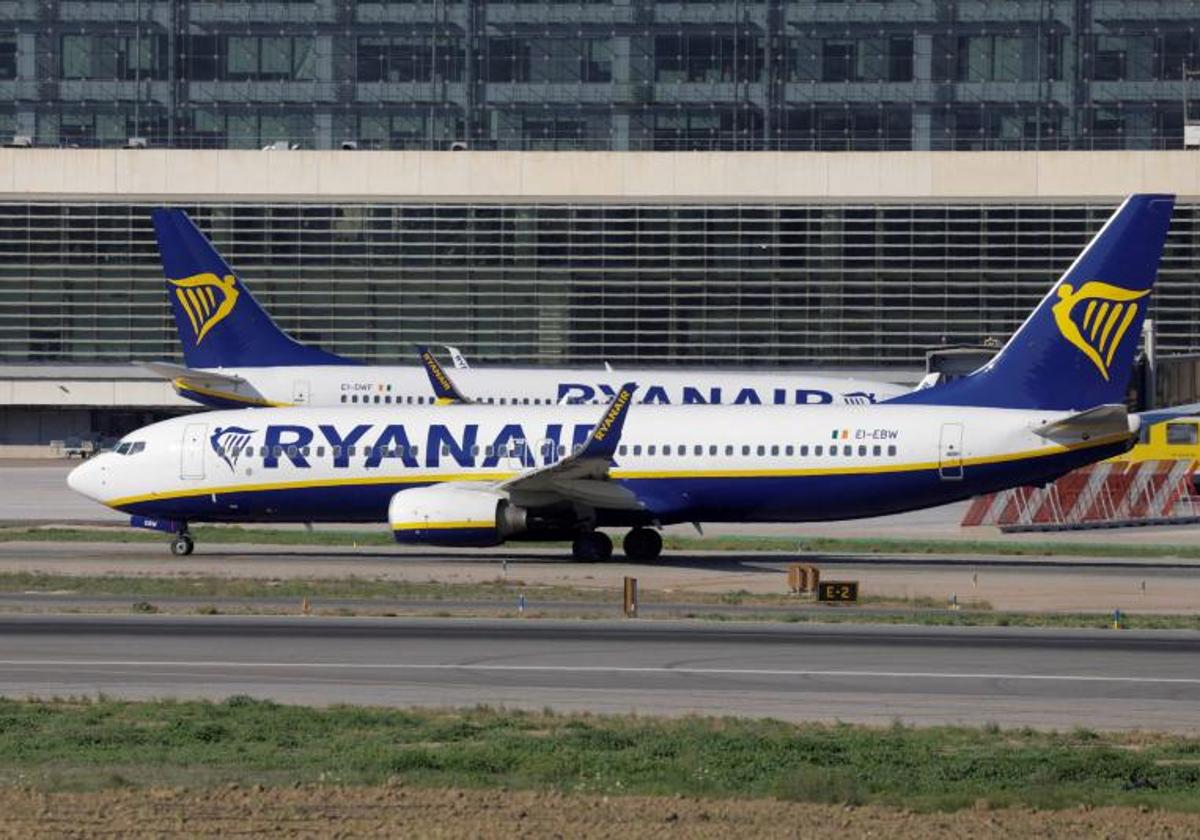 Aviones de Ryanair en un aeropuerto español.