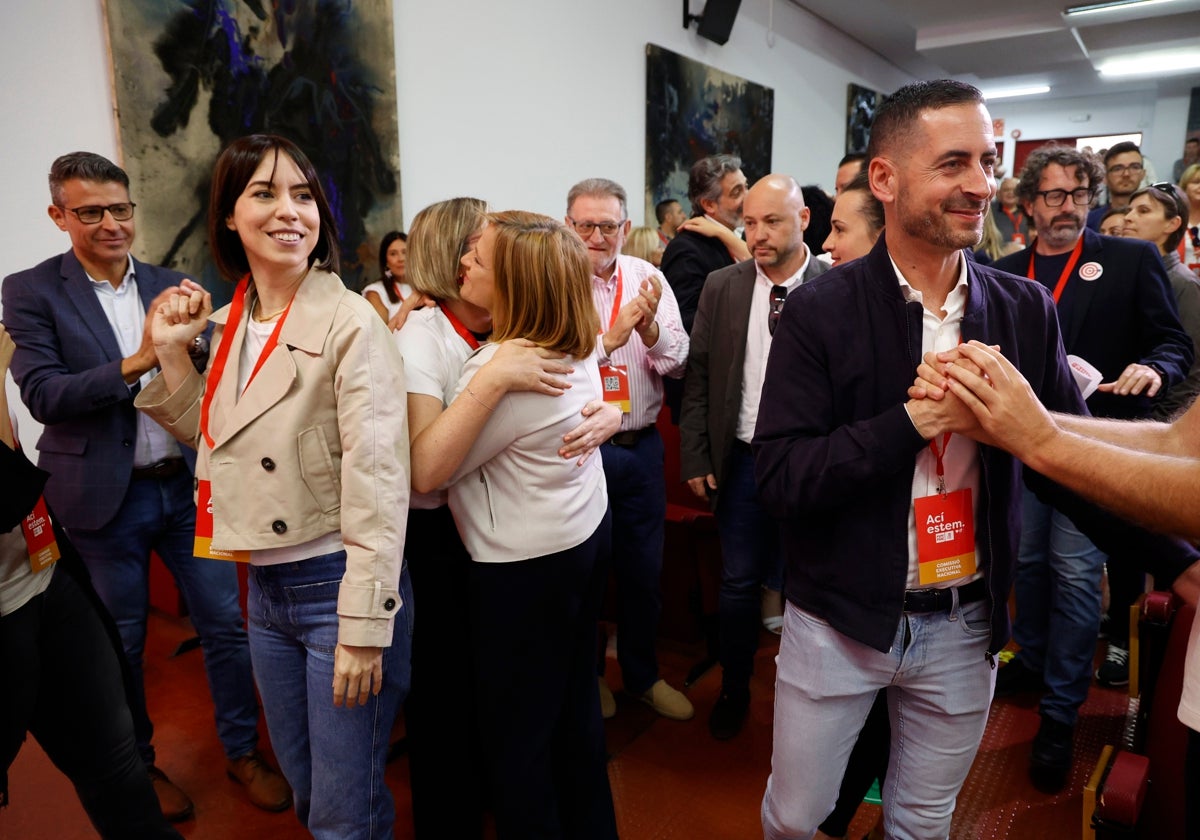 Diana Morant y Carlos Fernández Bielsa, junto a miembros del comité nacional del PSPV.