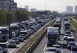 Atasco en un acceso a Valencia.