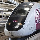 Un tren de Ouigo en la estación Joaquín Sorolla.