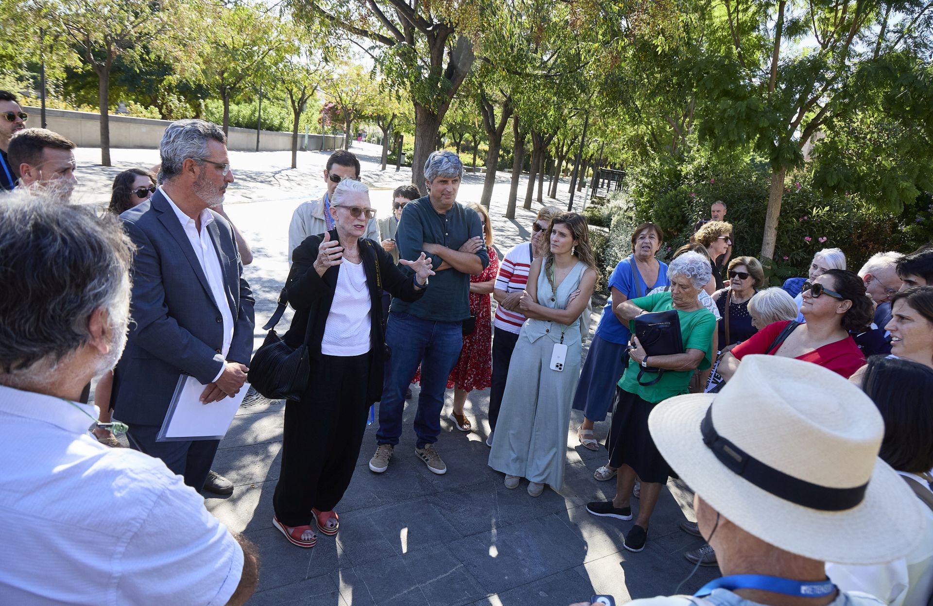 La visita de la arquitecta Kathryn Gustafson al parque Central de Valencia