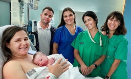 La pequeña Sara, el bebé número 50.000 nacido en el Hospital Universitario de la Ribera.