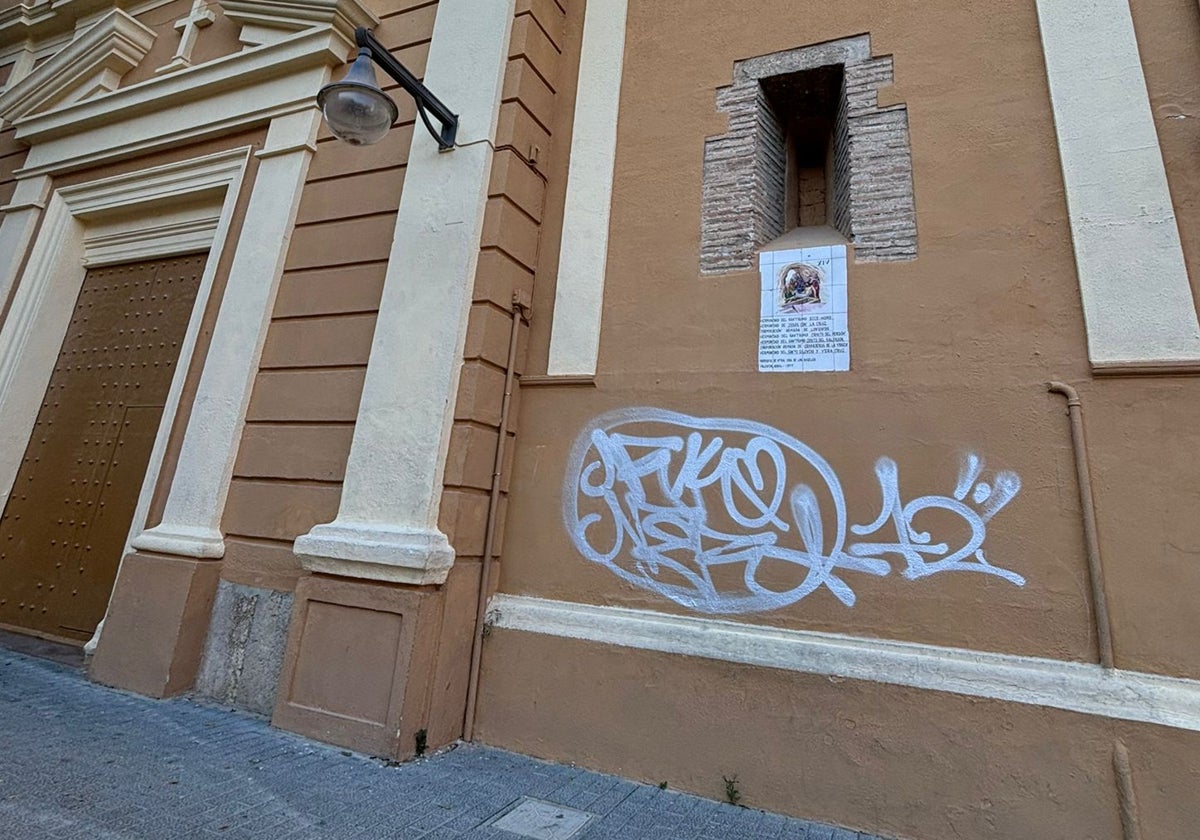 Pintada en la fachada del templo del Cabanyal.