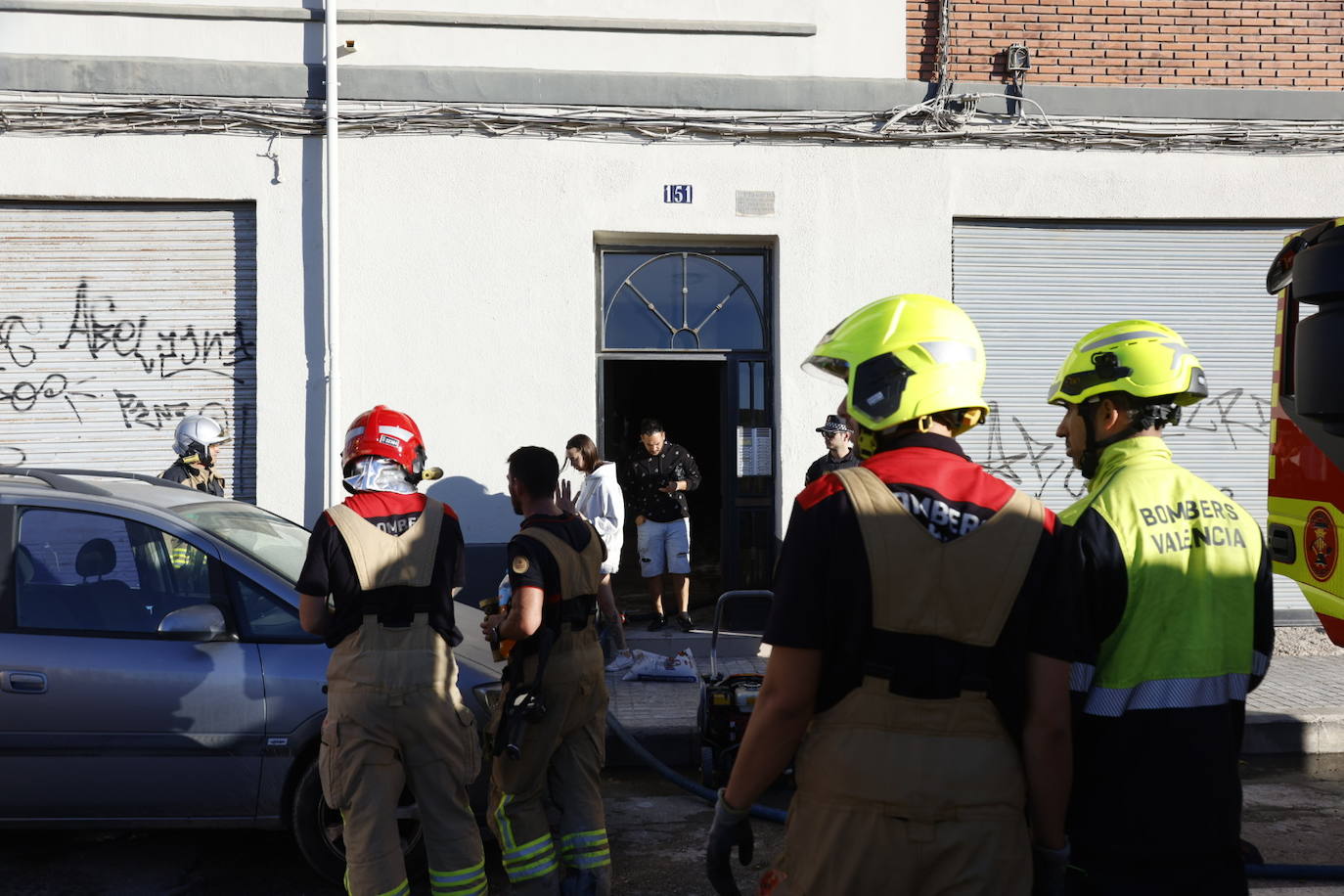 FOTOS | Varios heridos en un incendio en la avenida de Francia de Valencia