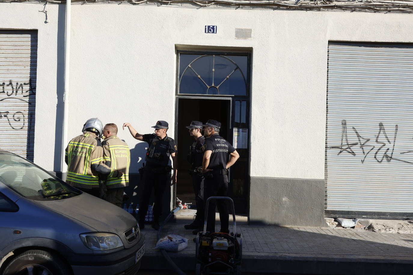 FOTOS | Varios heridos en un incendio en la avenida de Francia de Valencia