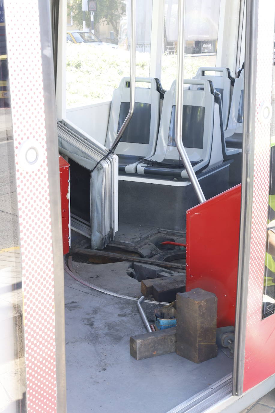 Fotos del accidente entre dos tranvías en Valencia