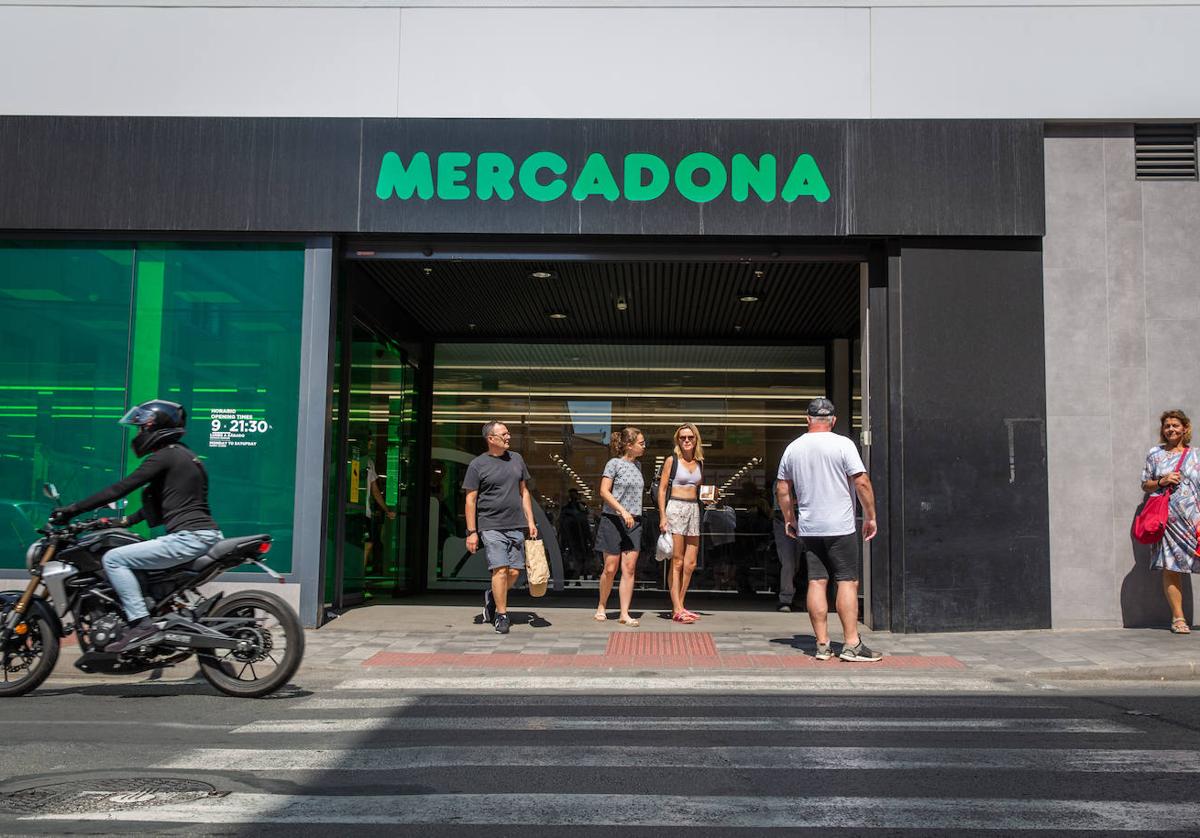 Entrada de uno de los establecimientos de Mercadona.