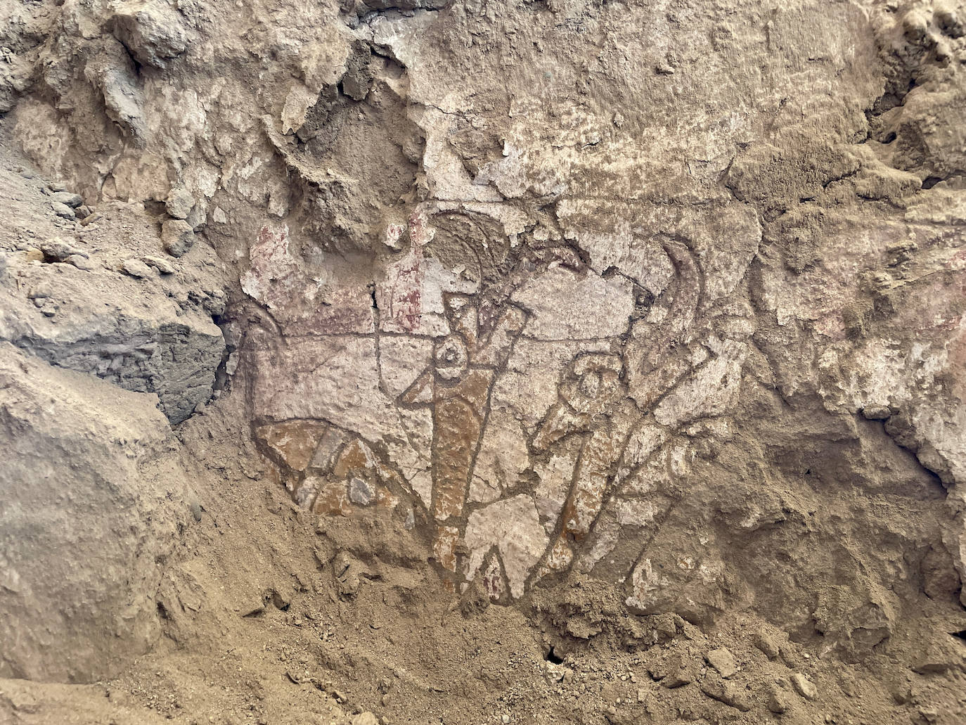 Descubren un enigmático mural milenario en el Perú preincaico