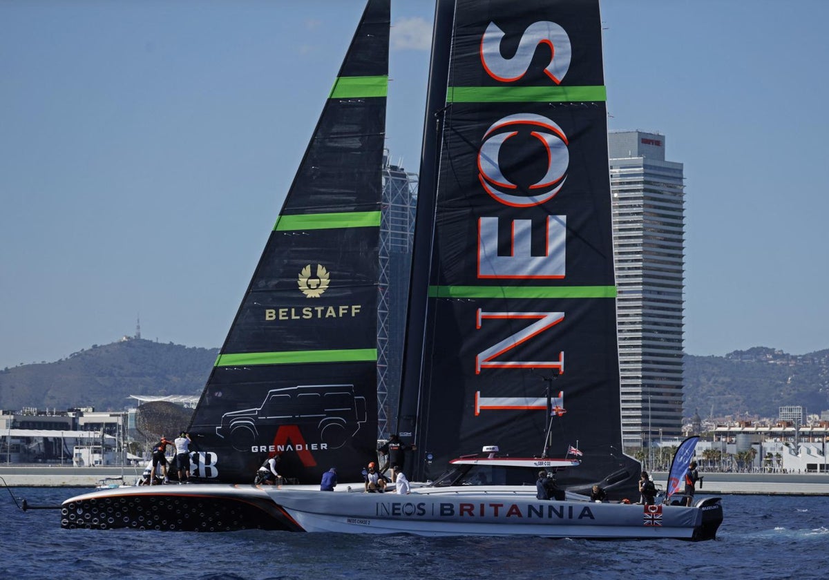 El Ineos, durante la decisiva ronda 11 de la Copa Louis Viutton.