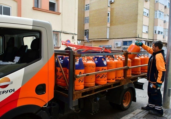 Reparto de gas butano en una imagen de archivo.