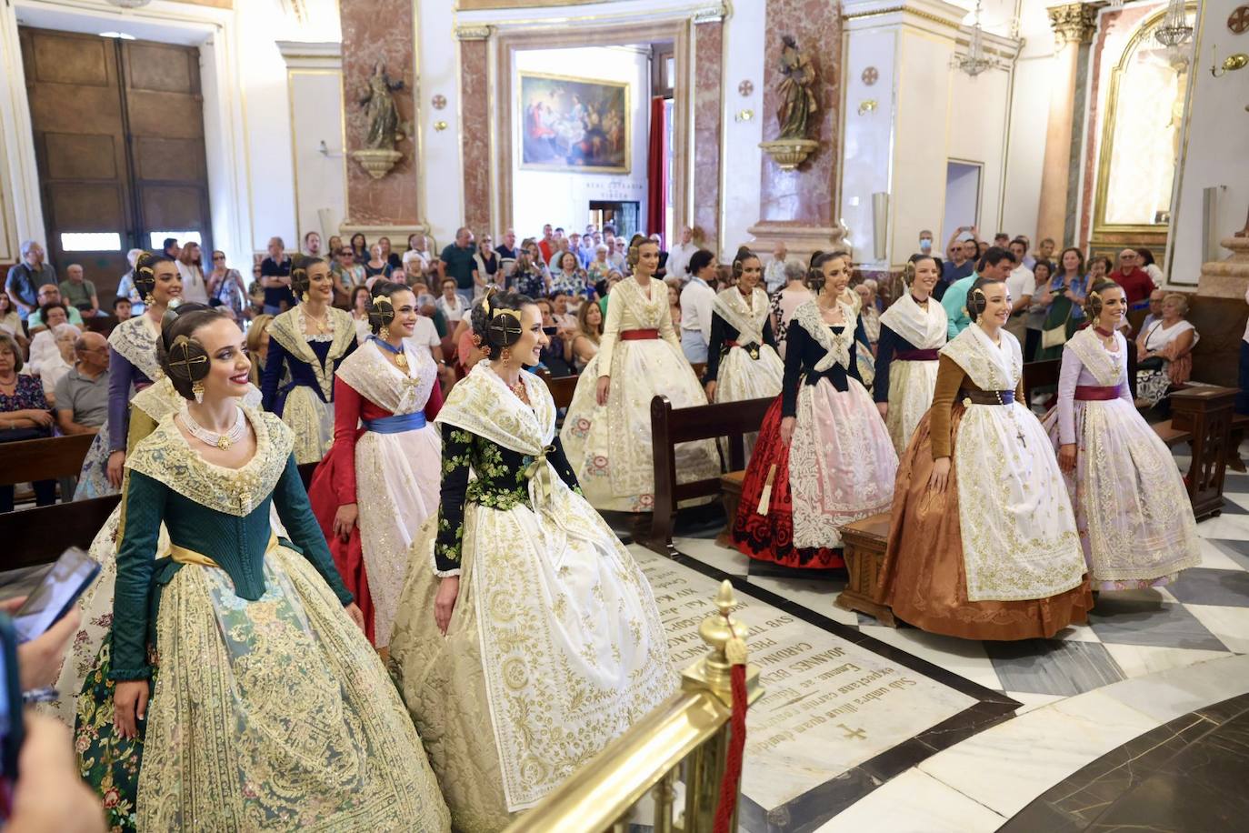 Las candidatas a fallera mayor de Valencia 2025, ante la Virgen de los Desamparados