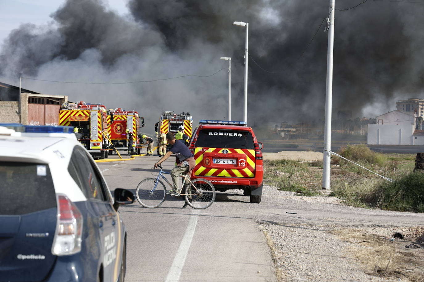 FOTOS | Incendio de una nave en Alboraya