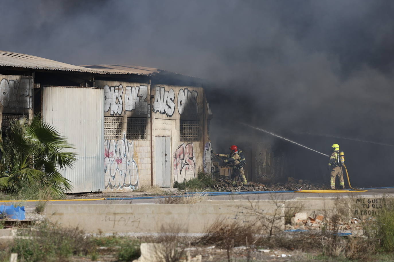 FOTOS | Incendio de una nave en Alboraya