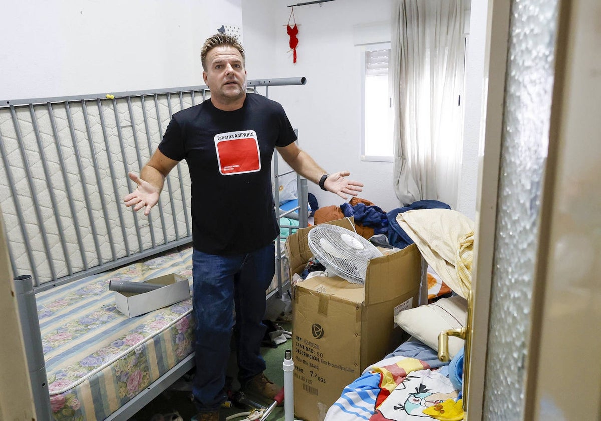 Imagen principal - Recupera su vivienda okupada tras vivir nueve meses en una furgoneta