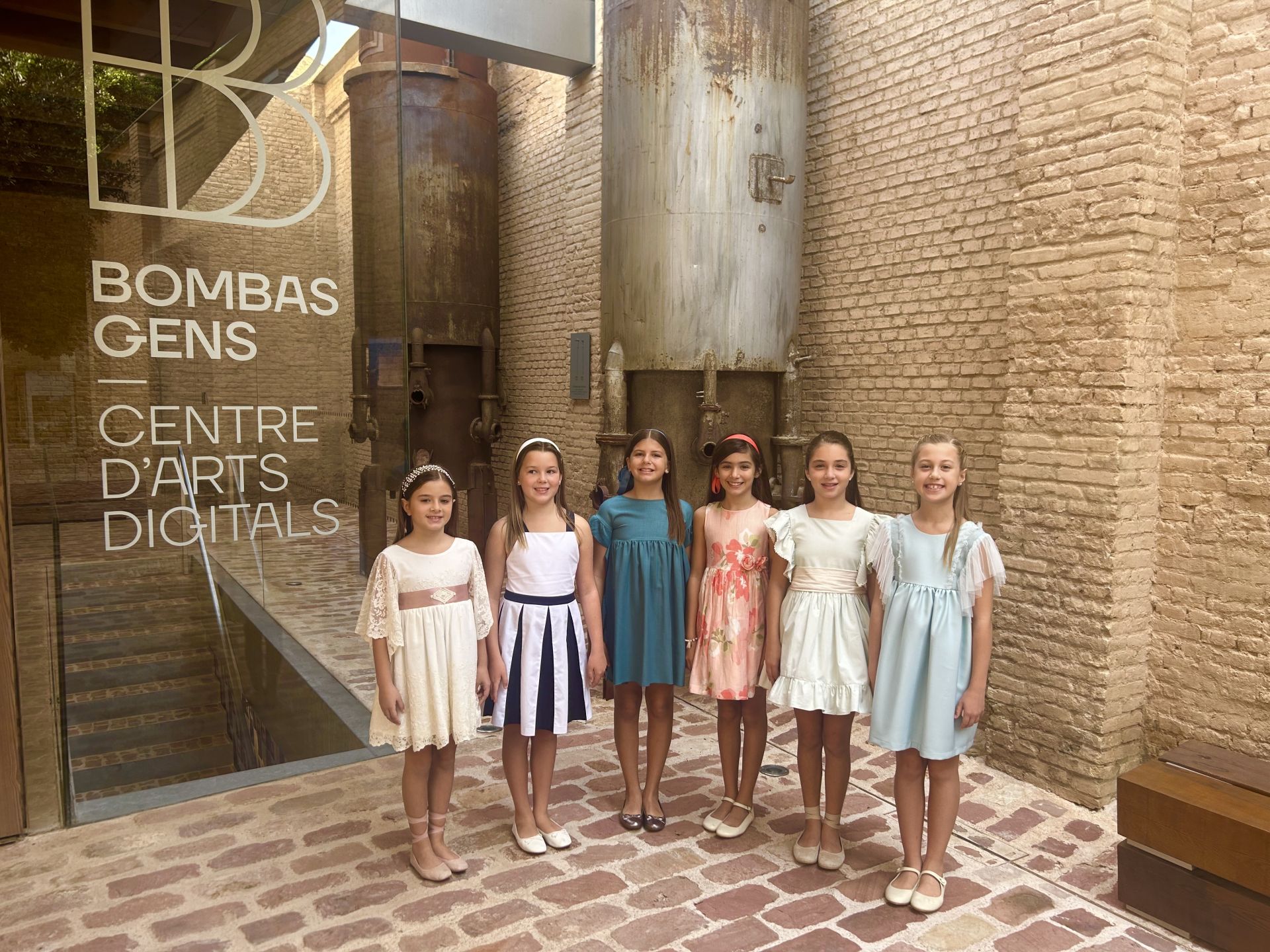 Las candidatas a fallera mayor infantil de Valencia 2025, de visita en Bombas Gens