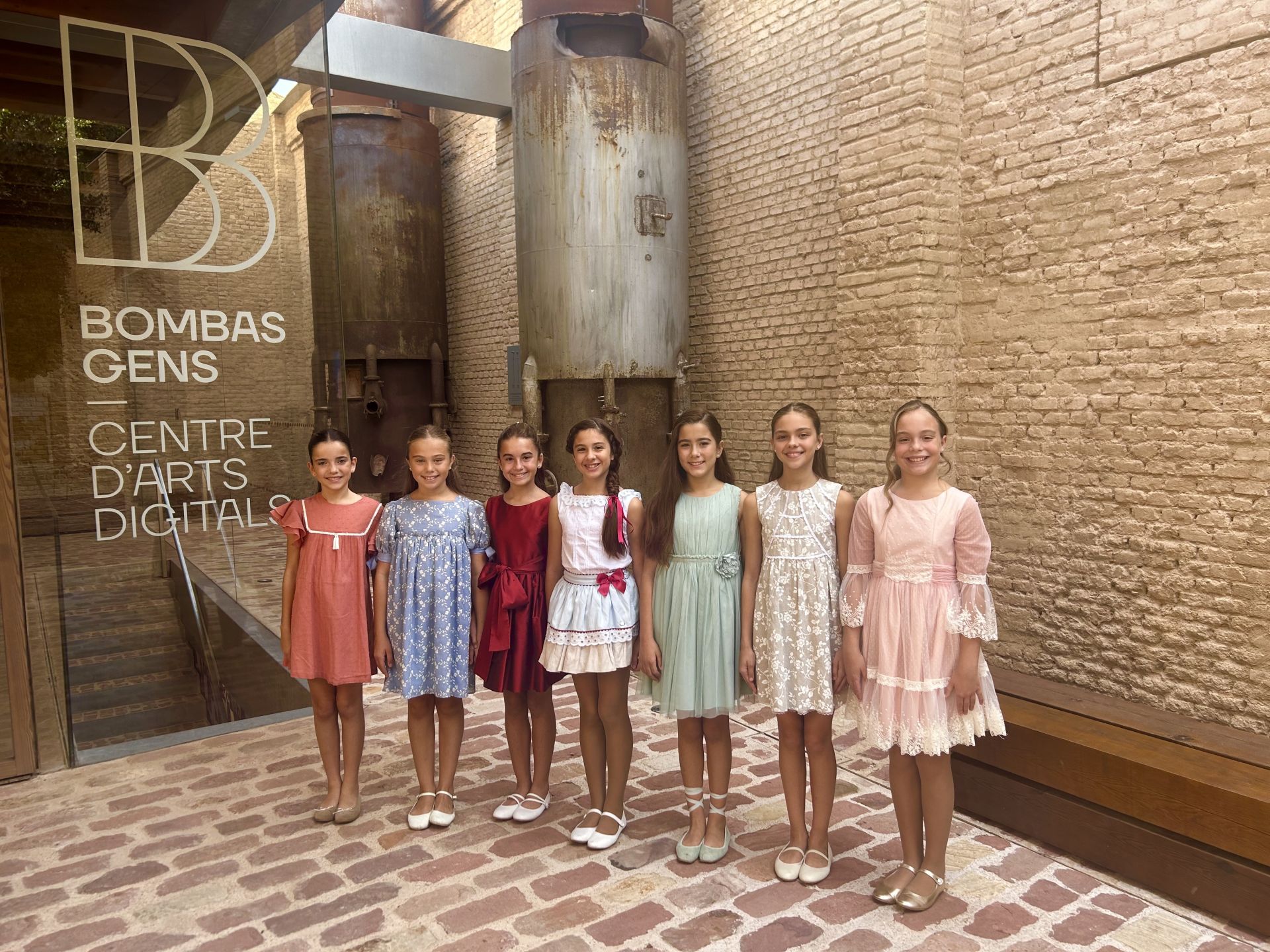 Las candidatas a fallera mayor infantil de Valencia 2025, de visita en Bombas Gens