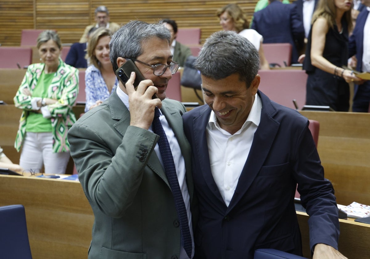 El voxista Barrera junto al presidente popular Carlos Mazón.