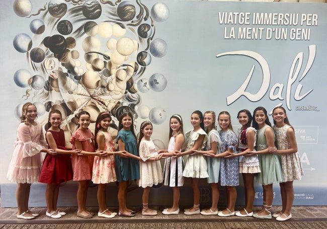 Candidatas a FMIV 2025, en Bombas Gens, visitando una exposición de Dalí.