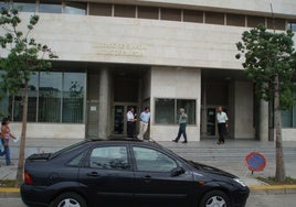 Entrada del juzgado de guardia de Valencia.