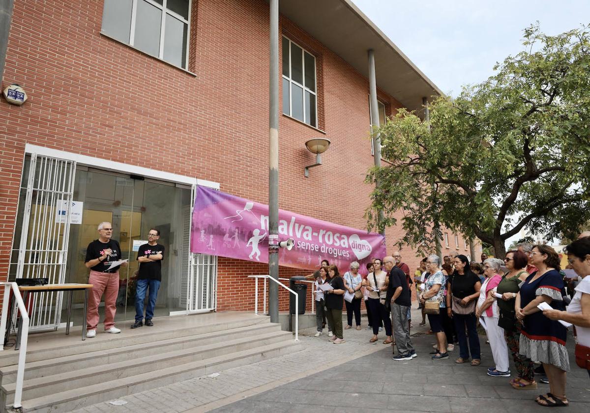 La Malvarrosa se manifiesta contra la droga y por un plan para las Casitas Rosas