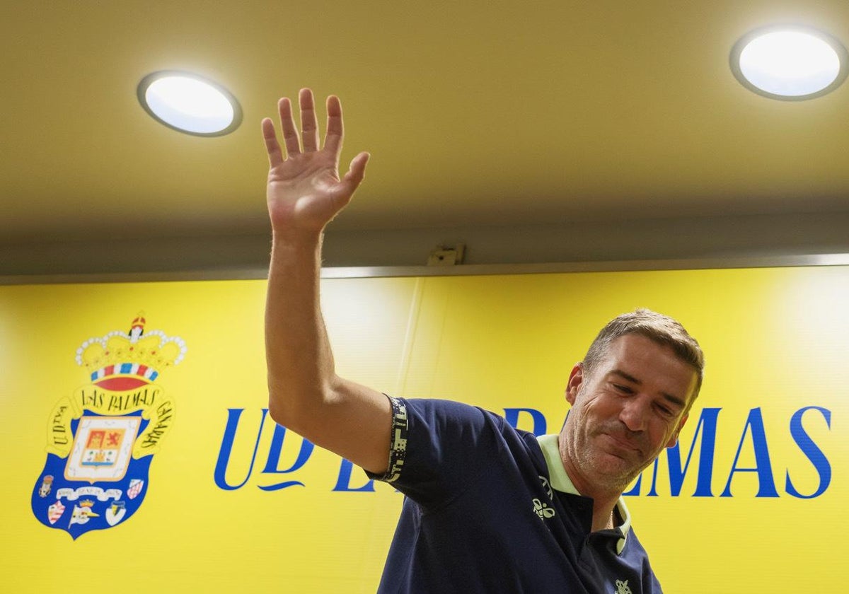 Luis Carrión, tras la rueda de prensa del partido ante el Celta, el último como técnico de Las Palmas.