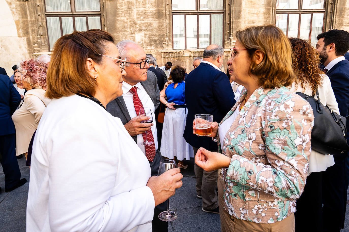 La sociedad valenciana acude a la recepción de la Generalitat por el 9 d&#039;Octubre