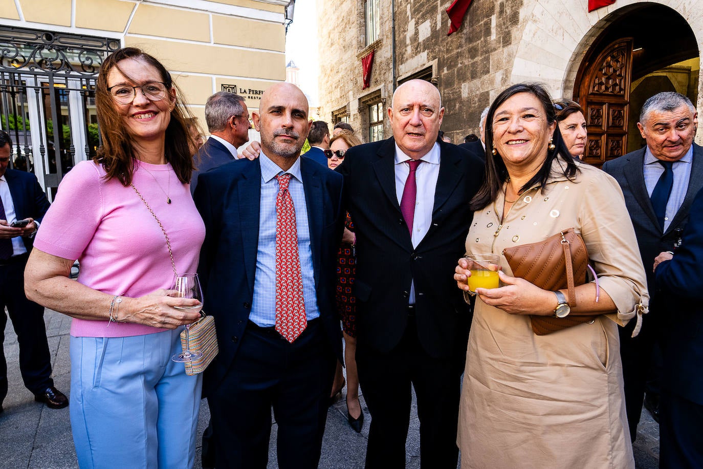 La sociedad valenciana acude a la recepción de la Generalitat por el 9 d&#039;Octubre