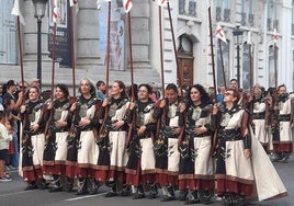 Desfile de moros y cristianos por el centro de Valencia.