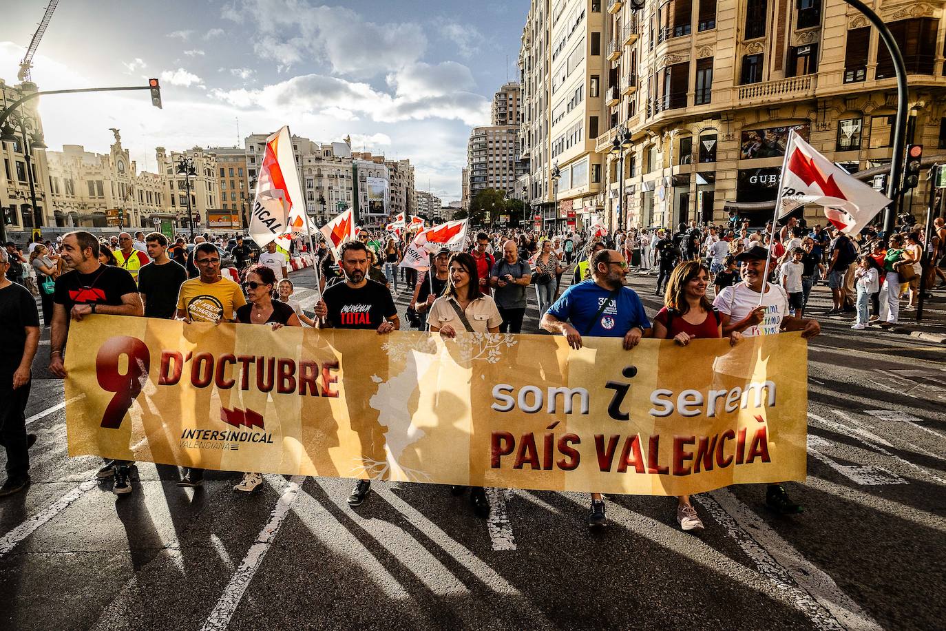 Fotos de la manifestación nacionalista en Valencia con el respaldo de Lluís Llach